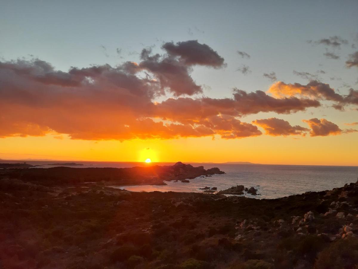 Un Angolo Di Paradiso A Pochi Passi Dal Mare Nel Villaggio Calarossa Isola Rossa Exterior photo